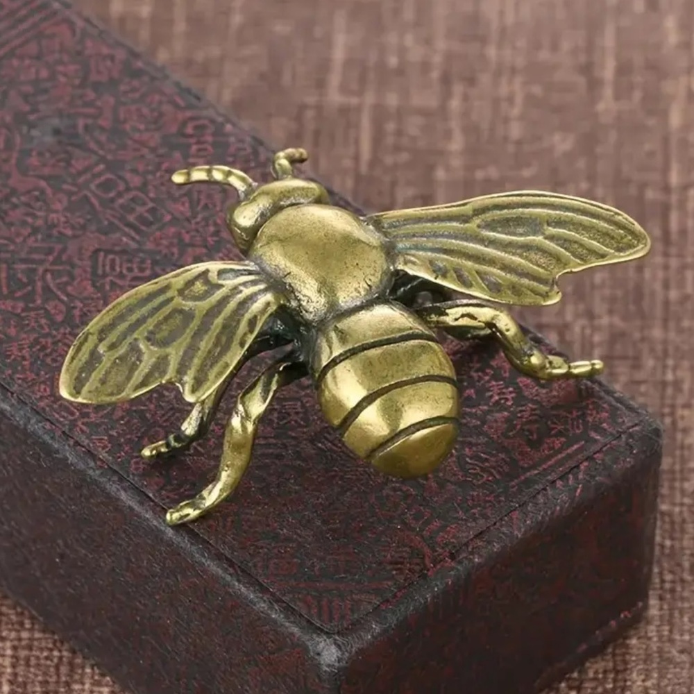 Bee 🐝. Wealth and productivity!